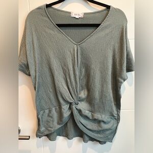 Size L causal top with front knot